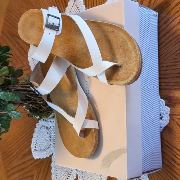 Eric Michael White Leather Adjustable Strap Low Wedge Sandals 37 - Picture 12 of 12